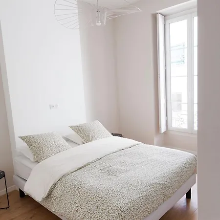 Appartement Haussmannien Des Jardins De La Fontaine