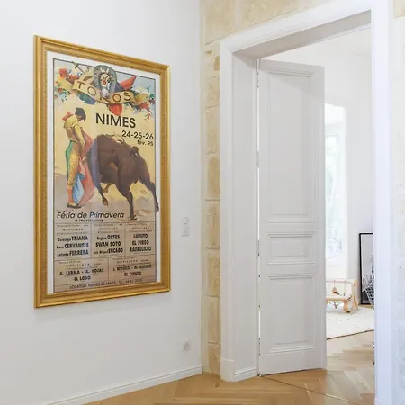 Appartement Haussmannien Des Jardins De La Fontaine *