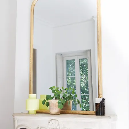 Appartement Haussmannien Des Jardins De La Fontaine